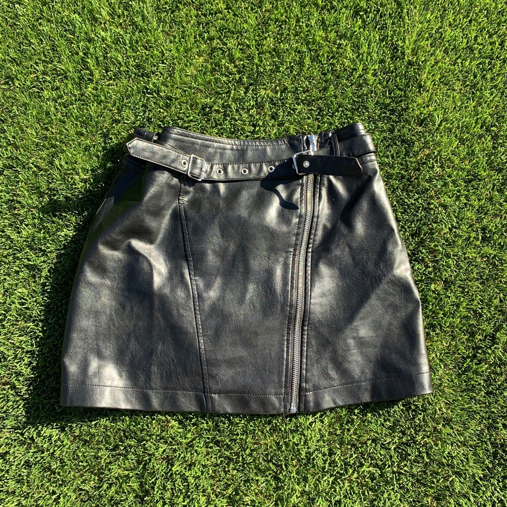 Forever 21 Pleather Zipper Skirt - Small/Petite